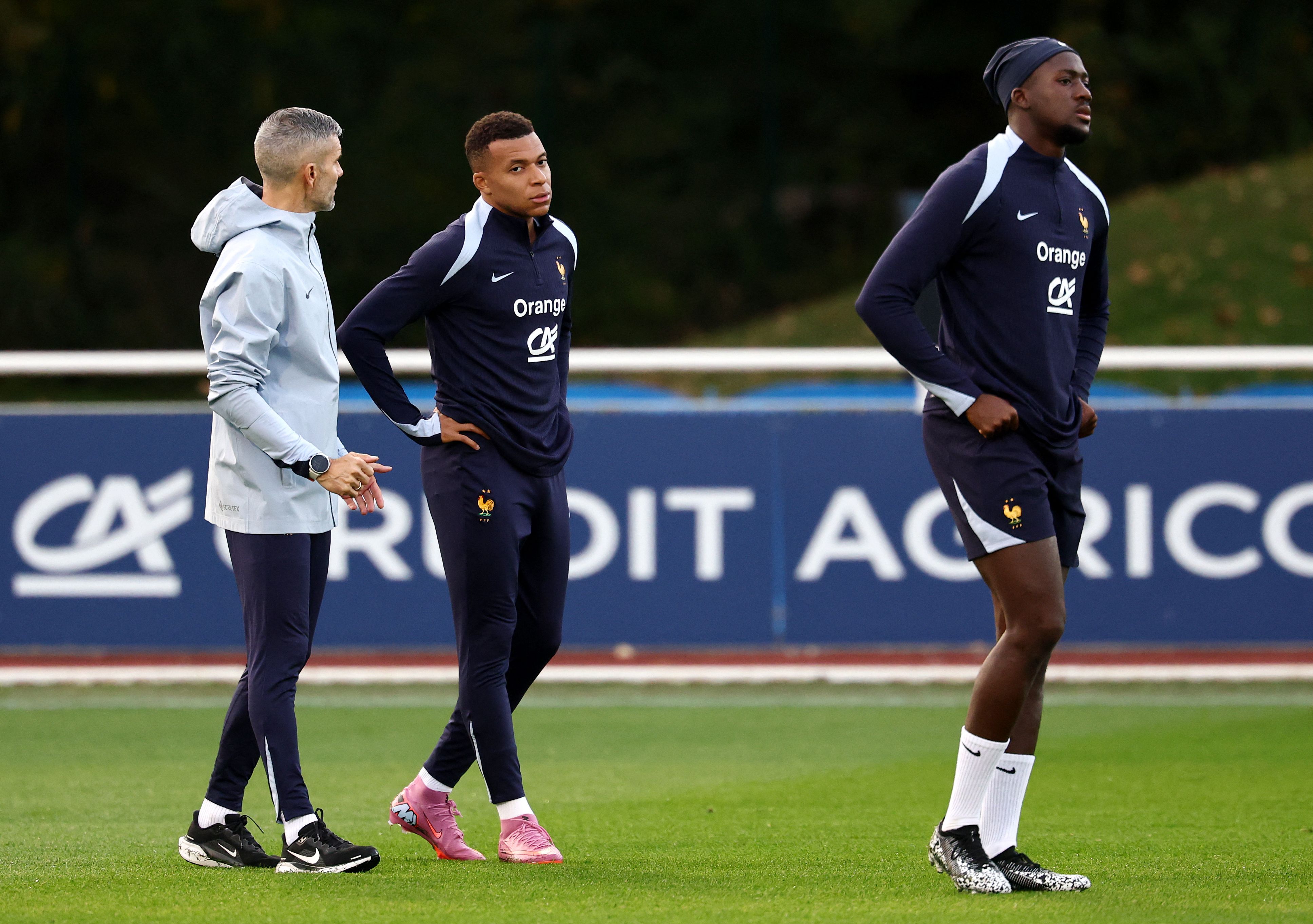 包含法国杯赛程吃紧，浙江队转会期远射贴柱，气氛紧张，控场能力受关注的词条